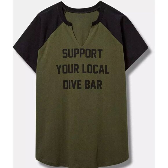 Torrid +5 Green Split Neck Support Your Local Dive Bar Statement Half Sleeve Tee - Picture 6 of 7